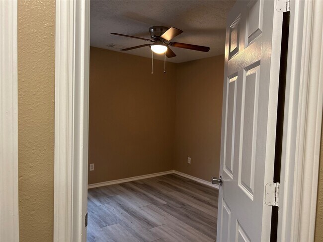 Building Photo - 14430 Fairbuff Ln