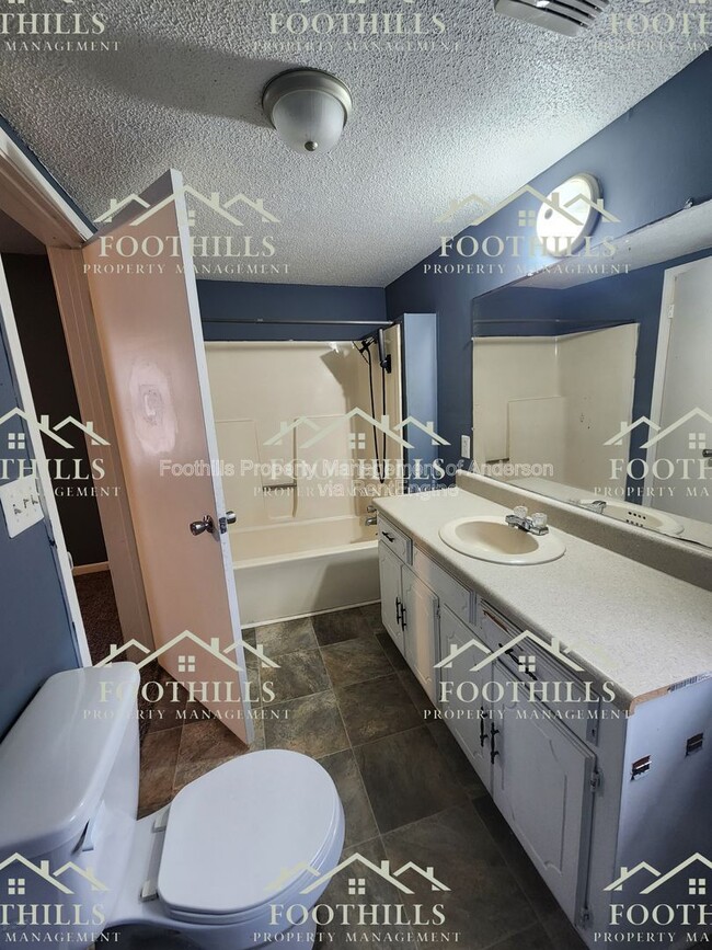 Building Photo - 213 Fretwell Dr