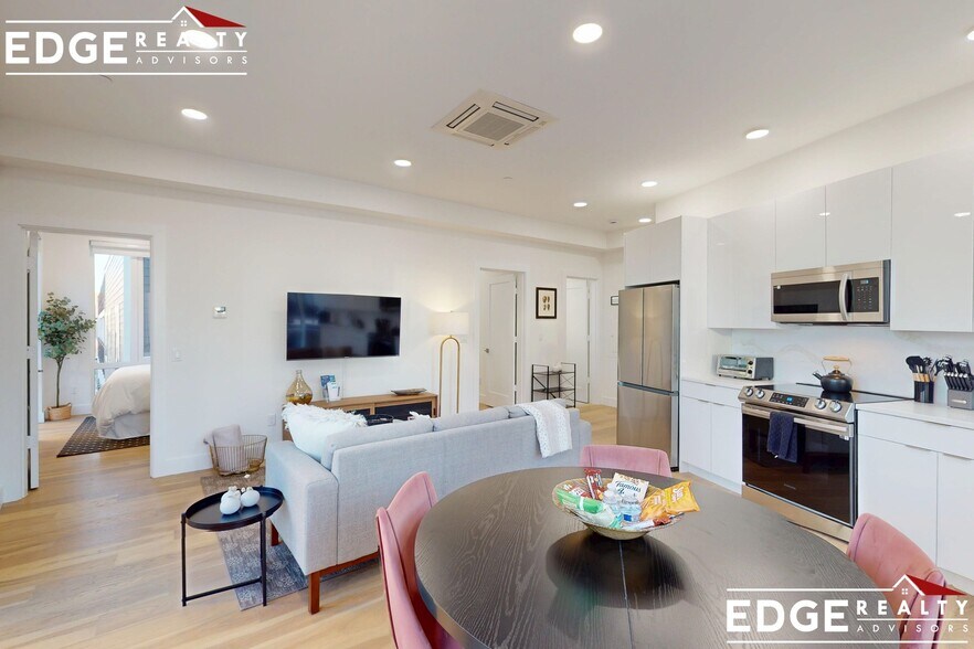 Building Photo - 38 Hichborn St