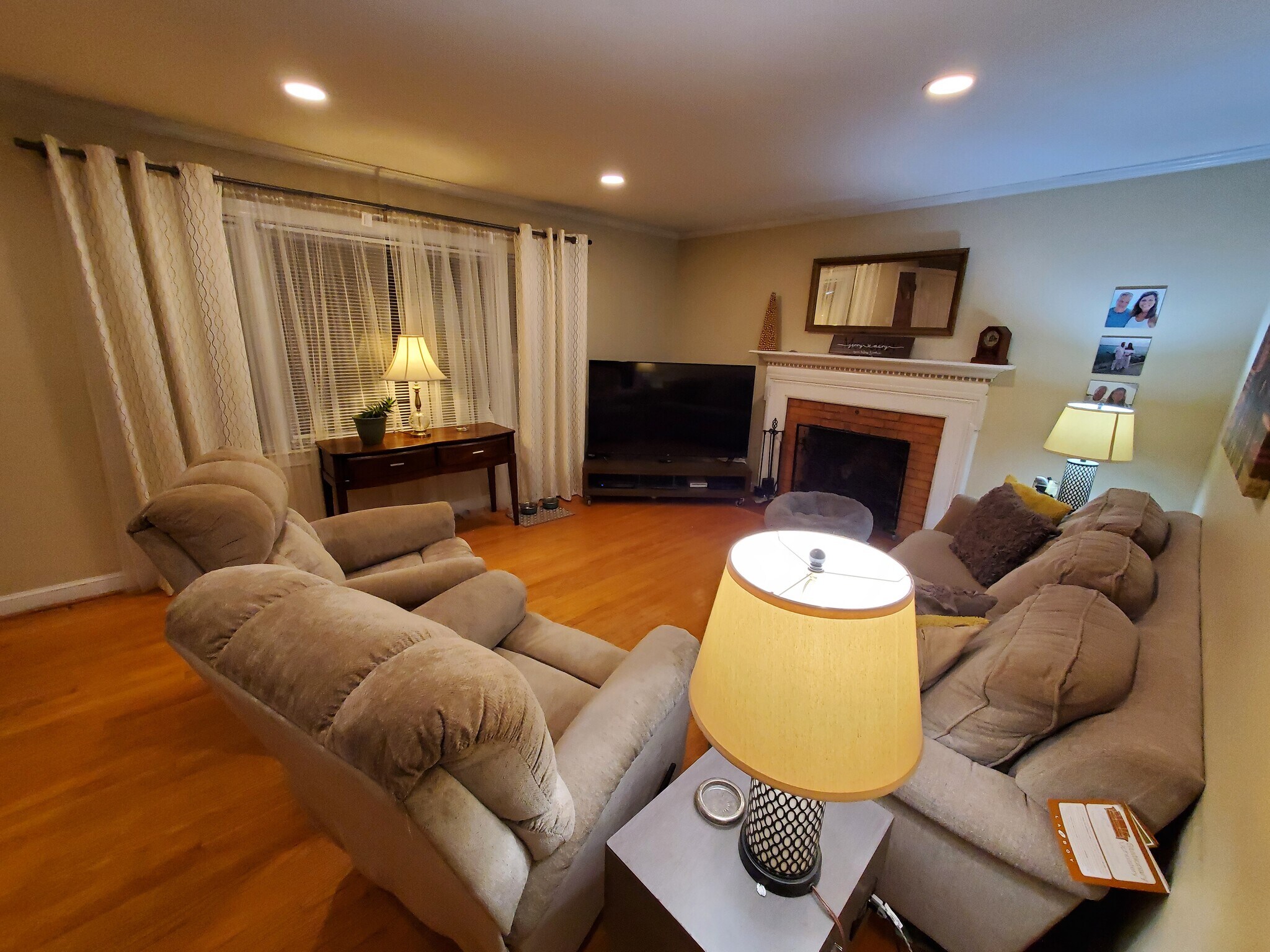 Living room with large window - 621 Broadview Dr