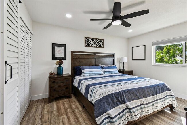 Building Photo - 9032 Mission Oaks Blvd