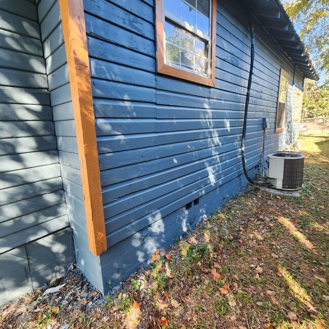 Building Photo - 1025 Delaware St
