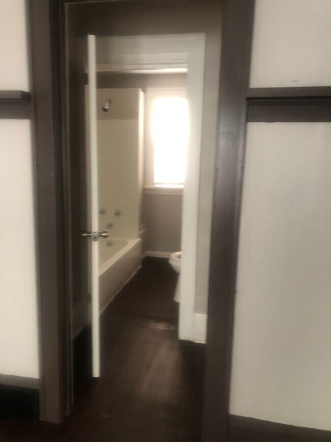 Building Photo - 3 Bedroom, 1 Bath House Available with Private Yard