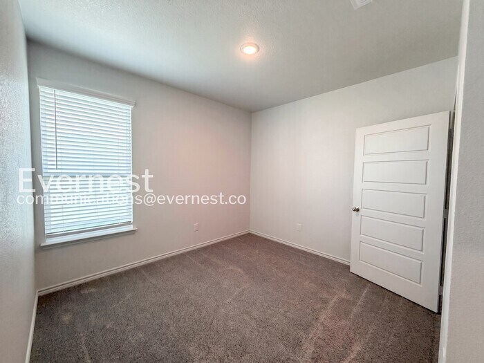 Building Photo - 866 Freedom Cir