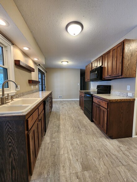 Building Photo - 1702 Clark Ave