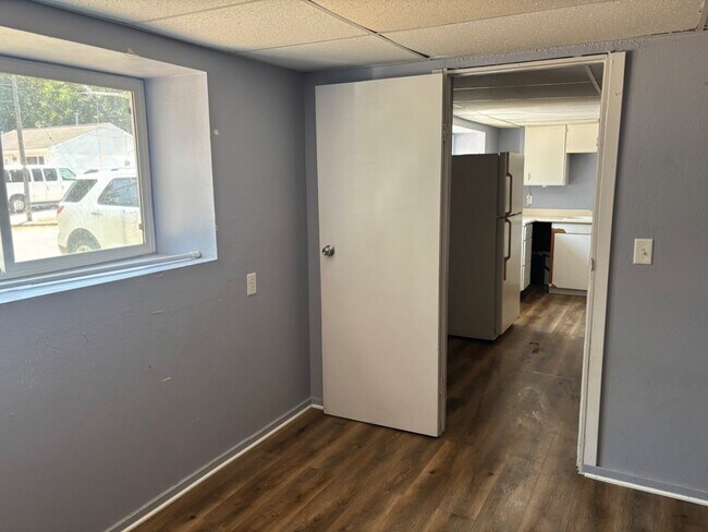 Building Photo - 213 Elm