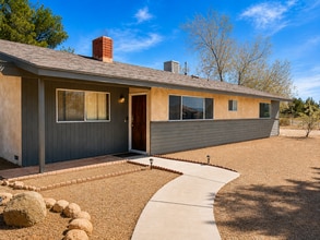 Building Photo - 2 bedroom 2 bathroom House In Apple Valley, Ca