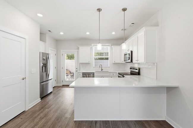 Building Photo - 1170 Dickerson Rd