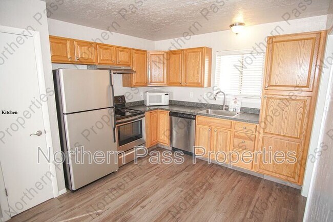 Building Photo - 4433 N Stanton St