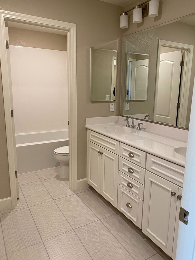 Building Photo - 114 Wallace Cir