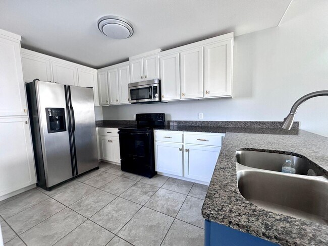 Building Photo - 515 Graneros Ave