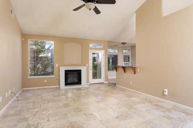 Building Photo - 1120 E Sawgrass Ave