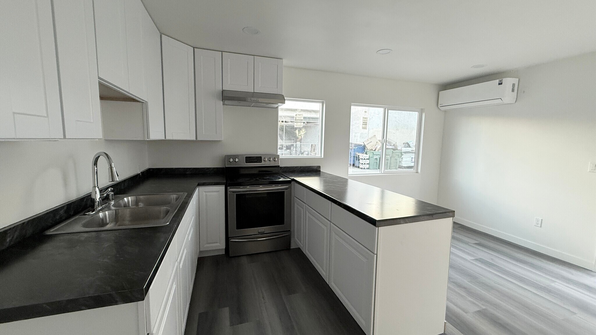 Building Photo - 702 Walnut St