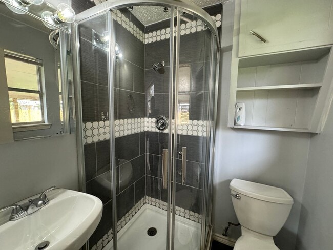 Building Photo - 1402 Hammond Dr