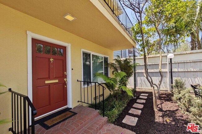 Primary Photo - 224 Bicknell Ave