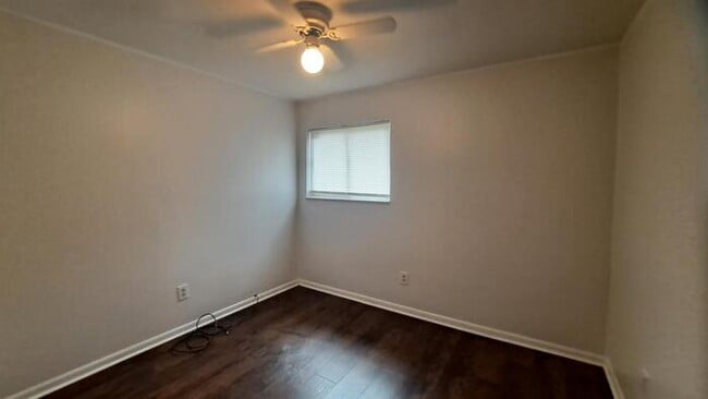 Building Photo - 8505 Lyn Ave