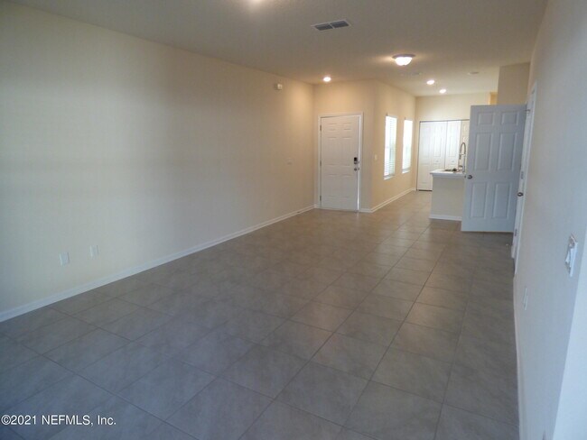 Building Photo - 833 Observatory Pkwy