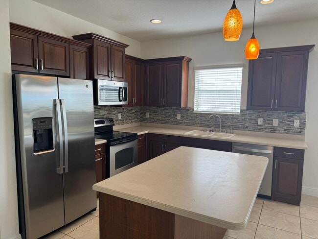 Building Photo - Annual Unfurnished Rental