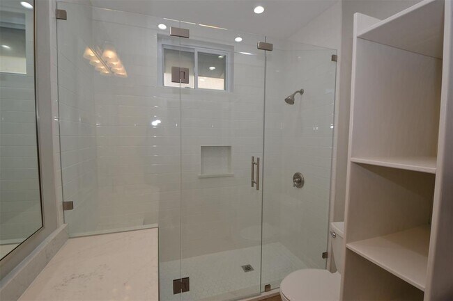 Building Photo - 7602 Blessing Ave