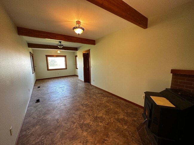 Building Photo - Large Craftsman in the Country