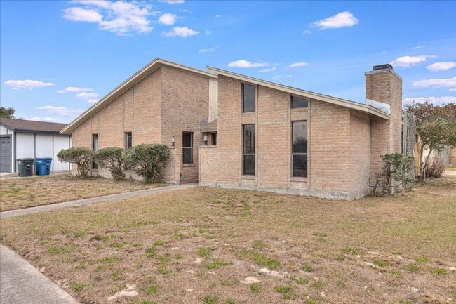 Building Photo - 985 Crossbill St