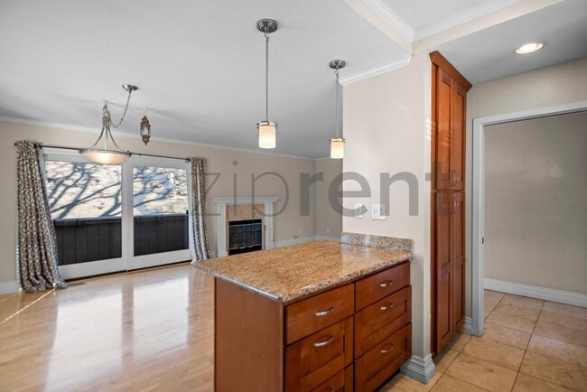 Building Photo - 14541 Oak St