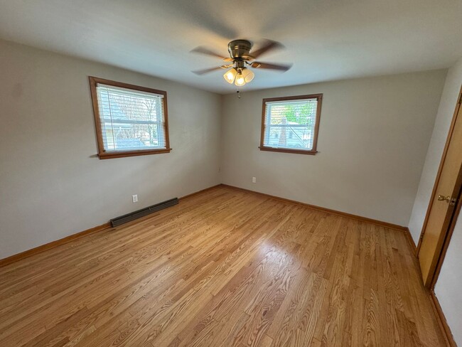 Building Photo - 326 Elm Dr