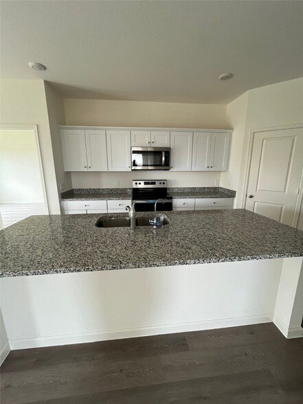 Building Photo - 5903 Grantgrala Dr
