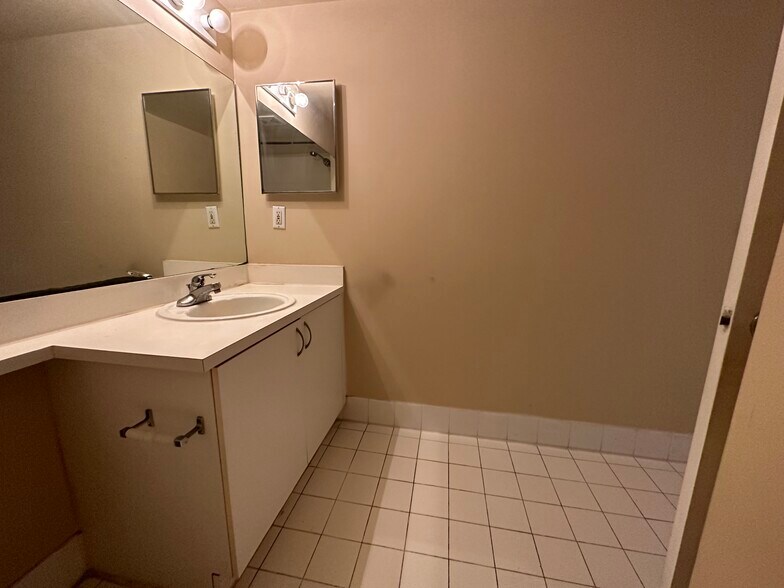 Building Photo - 3874 Lyons Rd