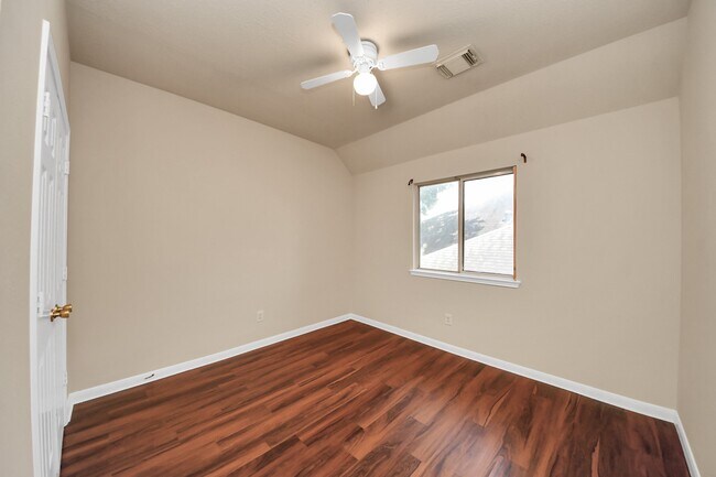 Building Photo - 530 Majestic Ridge Dr