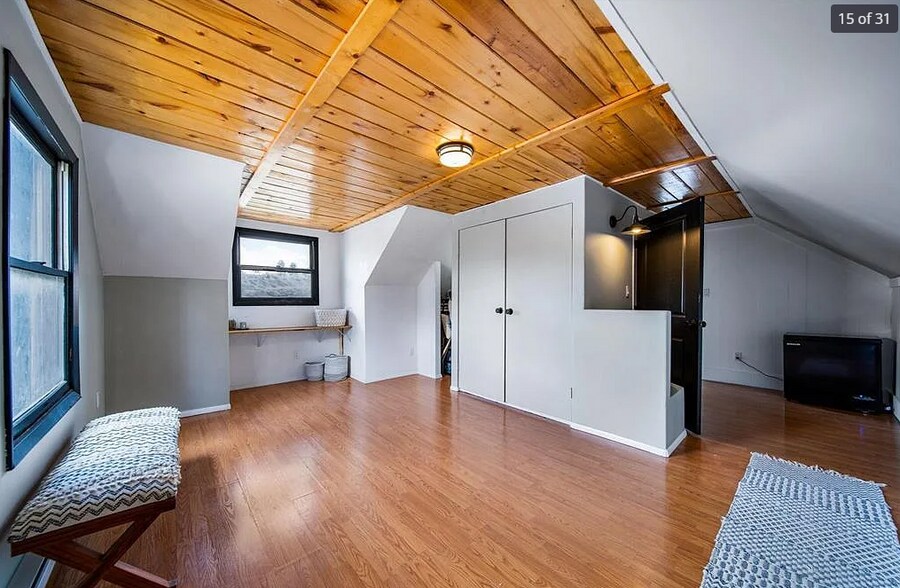 Building Photo - 227 E Stollsteimer Rd