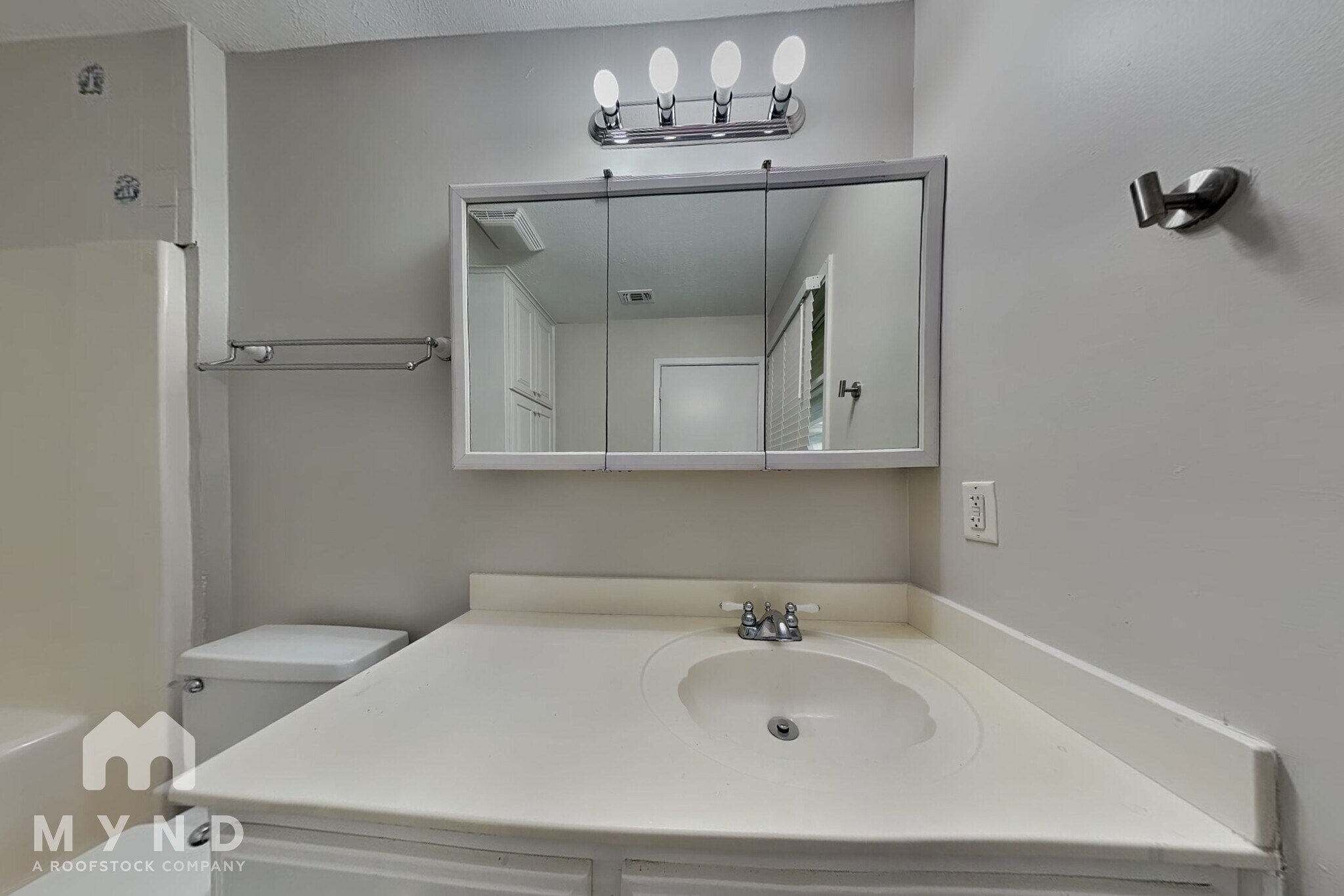 Building Photo - 408 Park Center Blvd