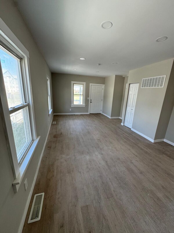 Building Photo - 105 Dering Ave
