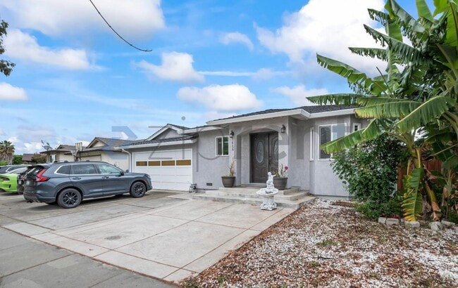 Building Photo - 1416 Rue Avati