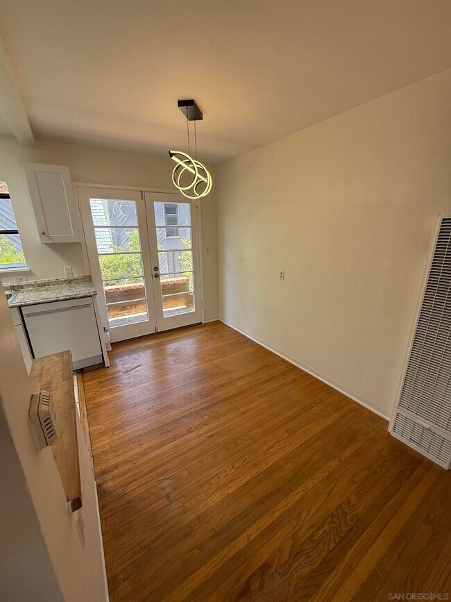 Building Photo - 950 Stratford Ct