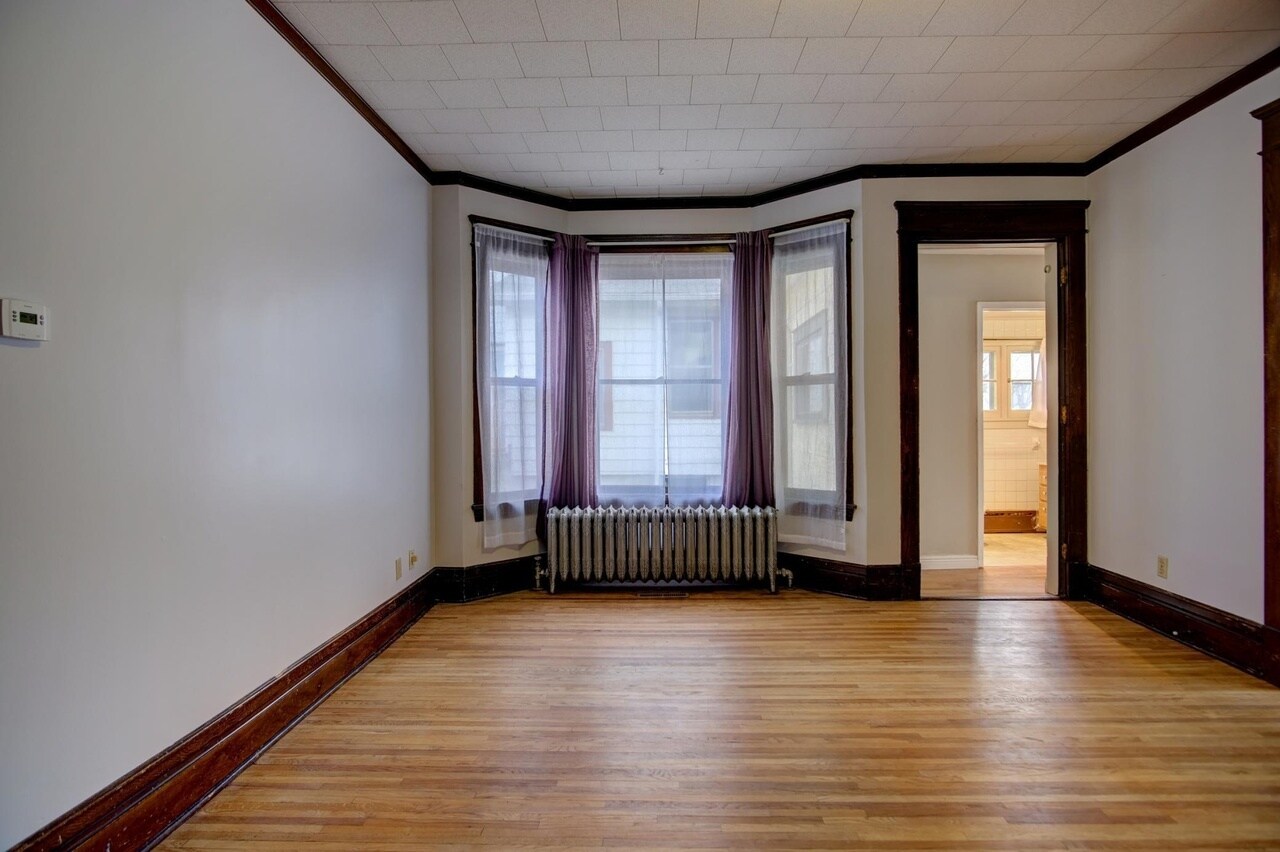 Building Photo - 1685 Taylor Ave W