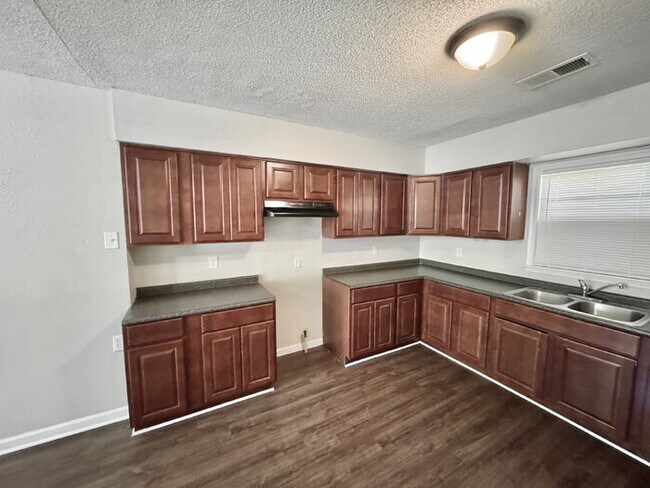 Building Photo - 2929 Bede Rd