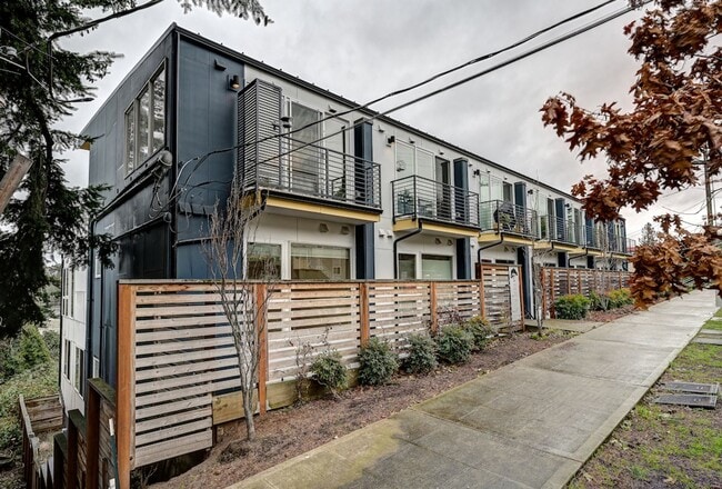 Building Photo - 2263 14th Ave W