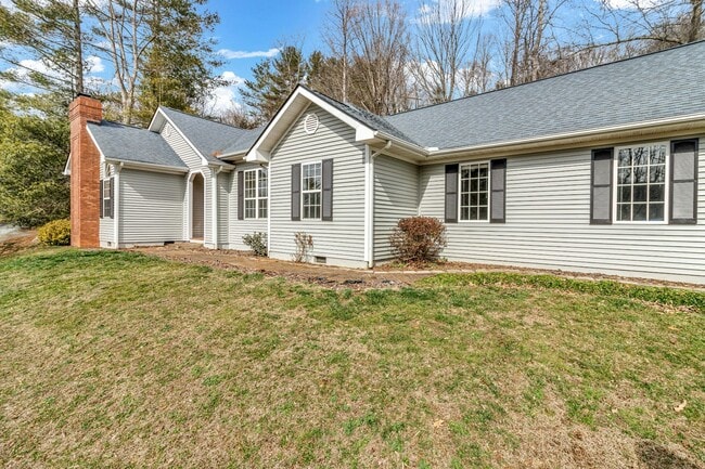 Building Photo - 12 Bethel Dr