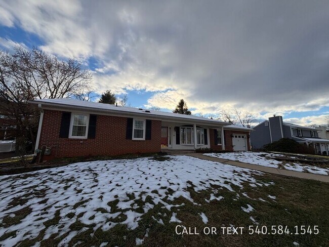 Building Photo - 136 Grimes St