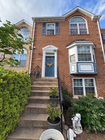 Primary Photo - 21082 Gladstone Dr