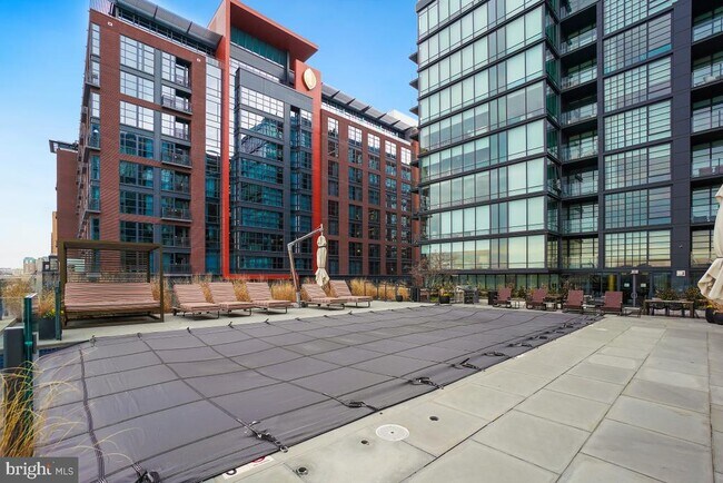 Building Photo - 45 Sutton Square SW