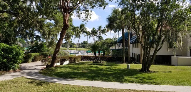 Building Photo - 1831 Sabal Palm Dr