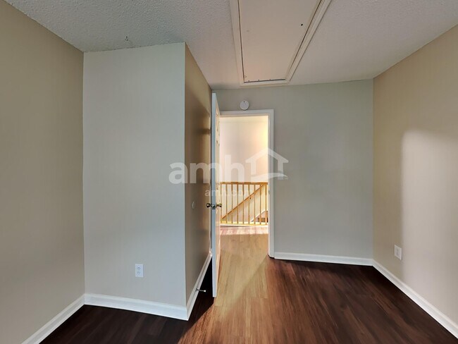 Building Photo - 13324 Damson Dr