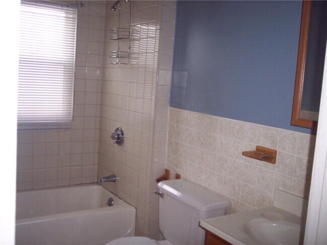 Building Photo - 427 High St