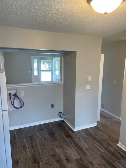Building Photo - 1017 Ebersole Blvd