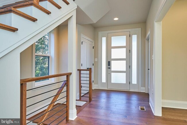 Building Photo - 6845 Churchill Rd