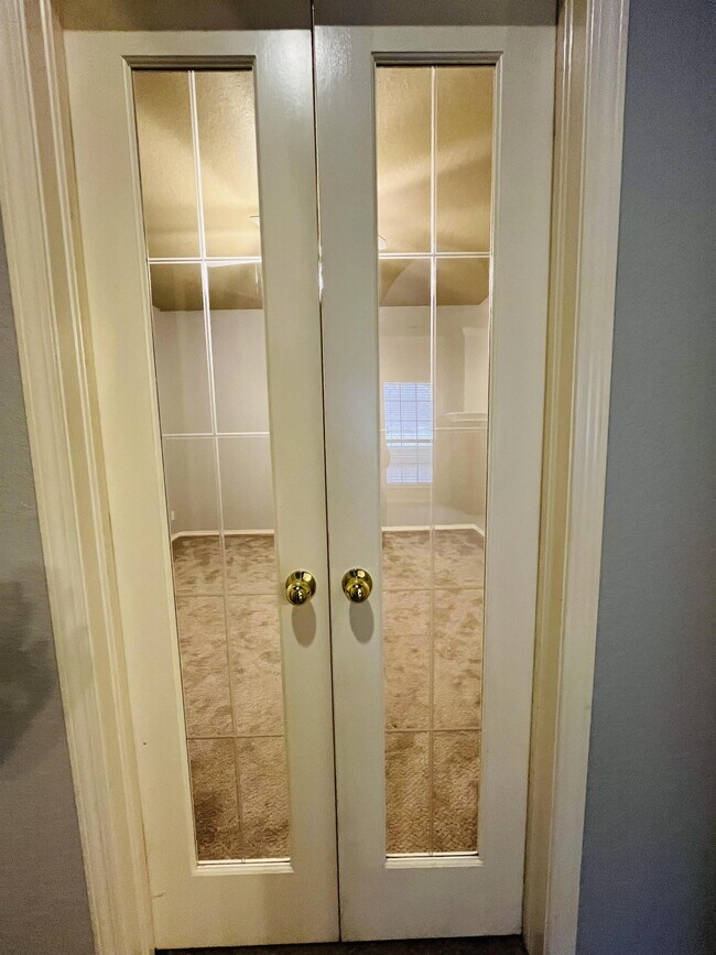 Building Photo - 1718 Windhill Ave