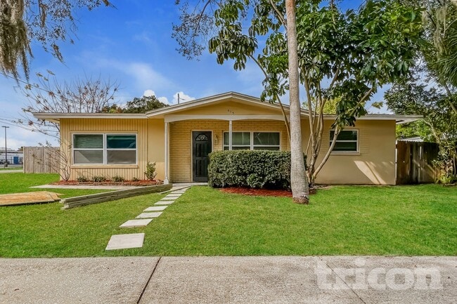 Building Photo - 615 5th Ave N