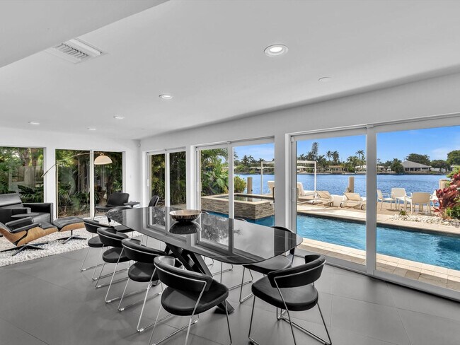 Building Photo - 1640 NE 43rd St